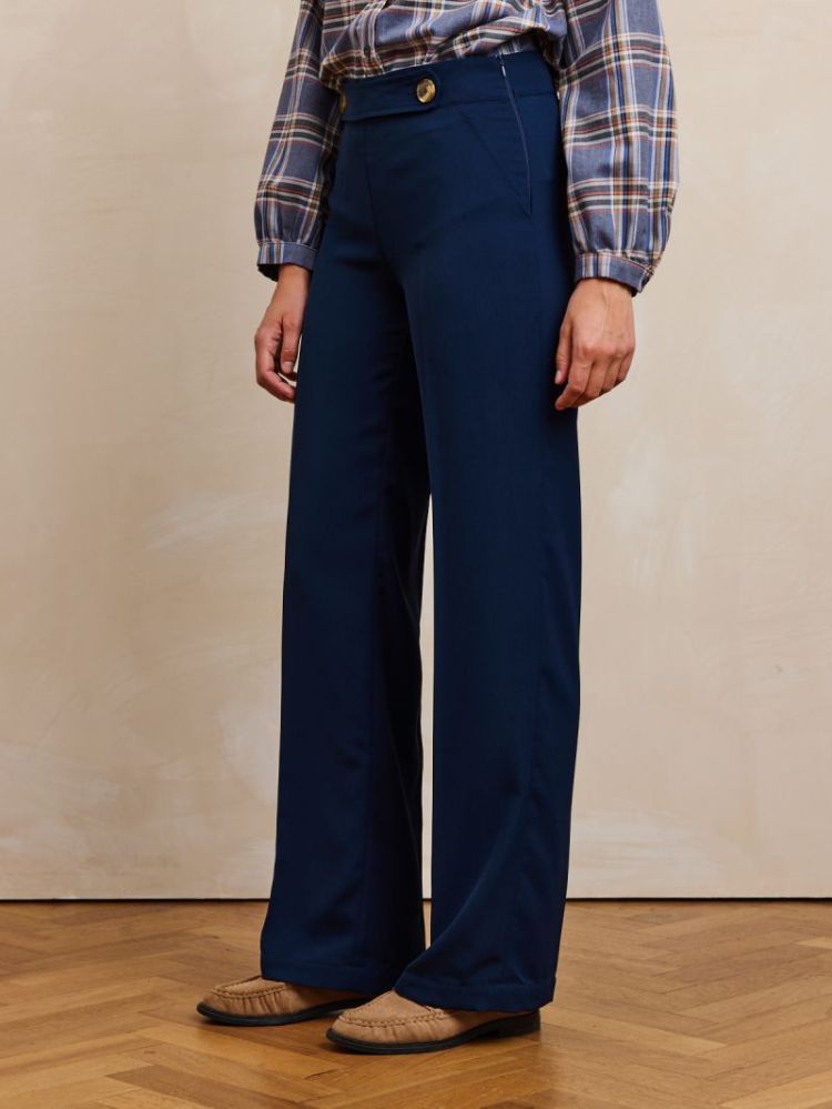 KARLI NAVY 750