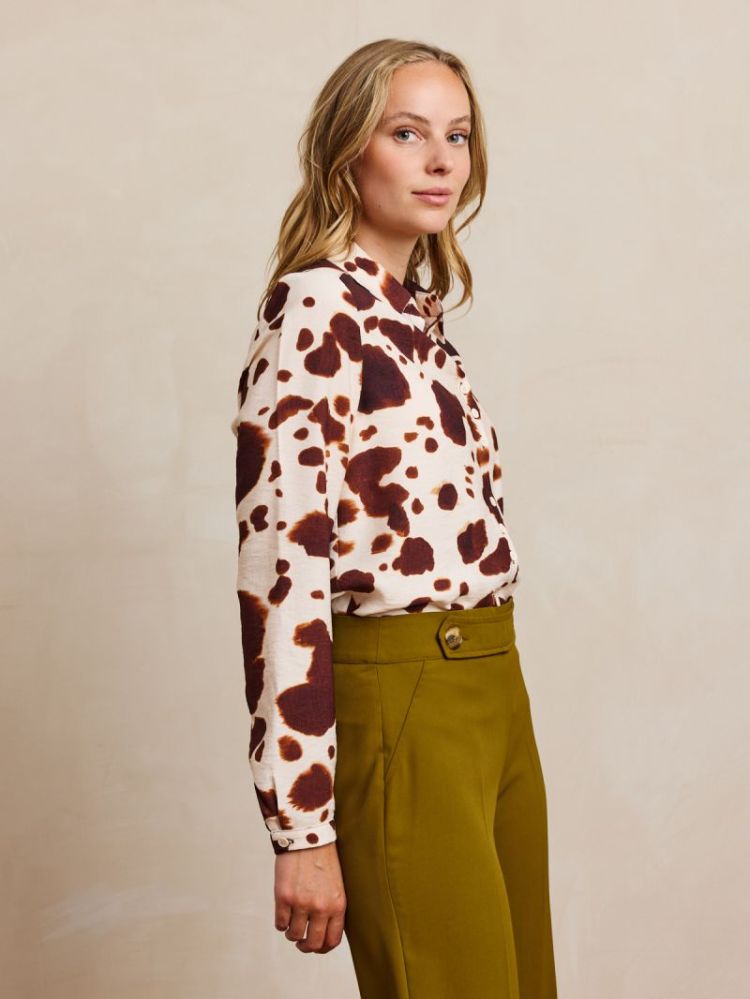 KRISTA 002 BROWN COW