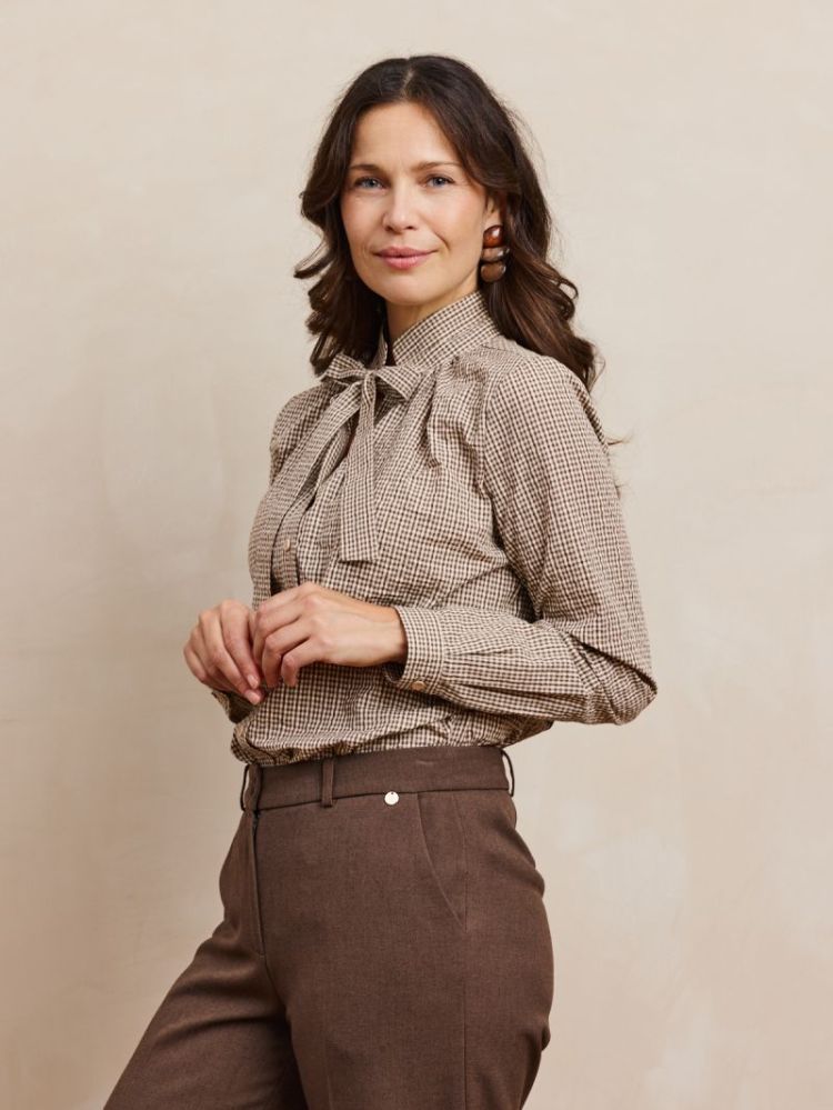 ANNE BROWN